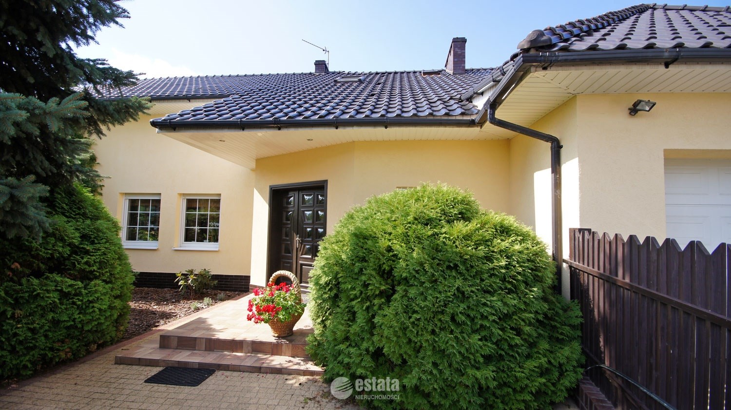 Na sprzedaż dom z mieszkaniem w Miękini